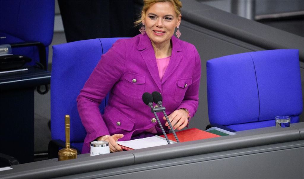 Wer keinen Hausausweis erhält, soll auch nicht mit öffentlichen Mitteln bezahlt werden, meint Bundestagspräsidentin Klöckner. (Archivfoto)