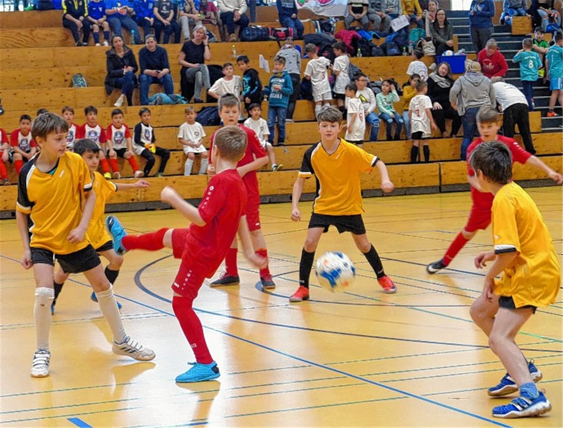 Wer kriegt den Ball? In der Fritz-Erler-Sporthalle geht es am Aschermittwoch rund. Roth