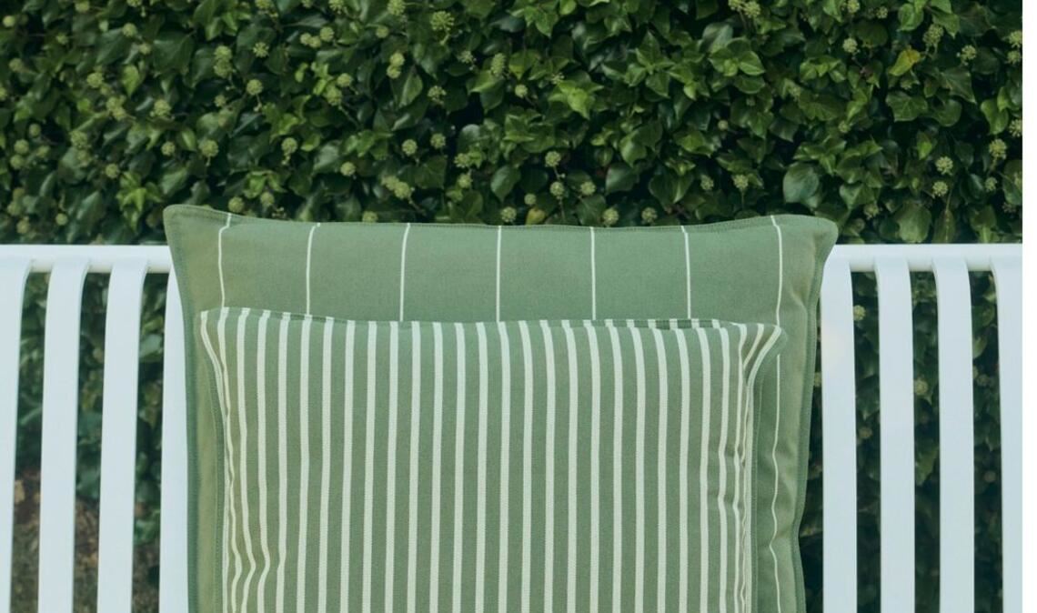 Wer nicht weiß, ob er Muster irgendwann nicht mehr mag – erst einmal mit  Kissen namens „Terrazza“ beispielsweise  anfangen.