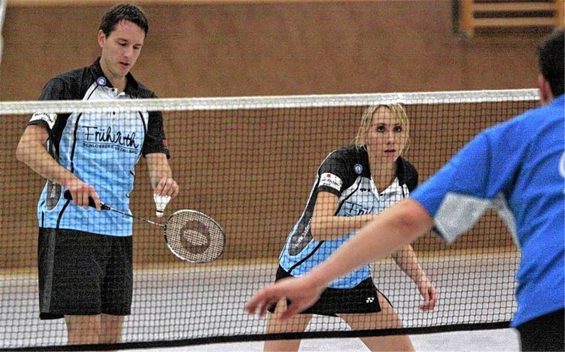 Wer spielt in der heute beginnenden Saison das Mixed beim SV Illingen? Hier bilden Julian Bopp und Carolin Kerber das gemischte Doppel. Archivfoto: Eigner