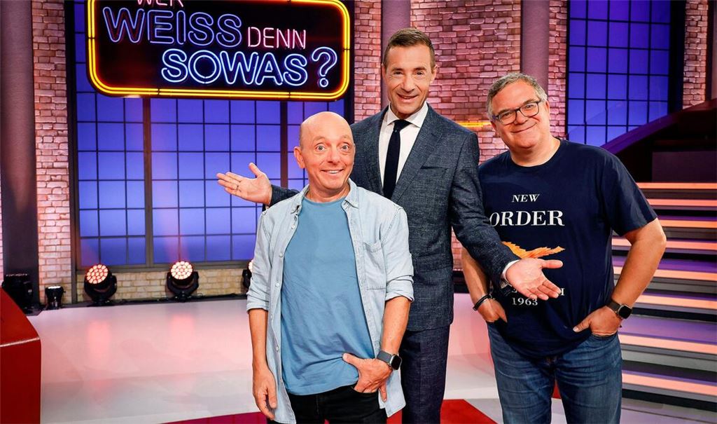 "Wer weiß denn sowas?" kehrt im Oktober zurück - mit Bernhard Hoëcker (l.) und Kai Pflaume (M.), jedoch ohne Elton (r.).