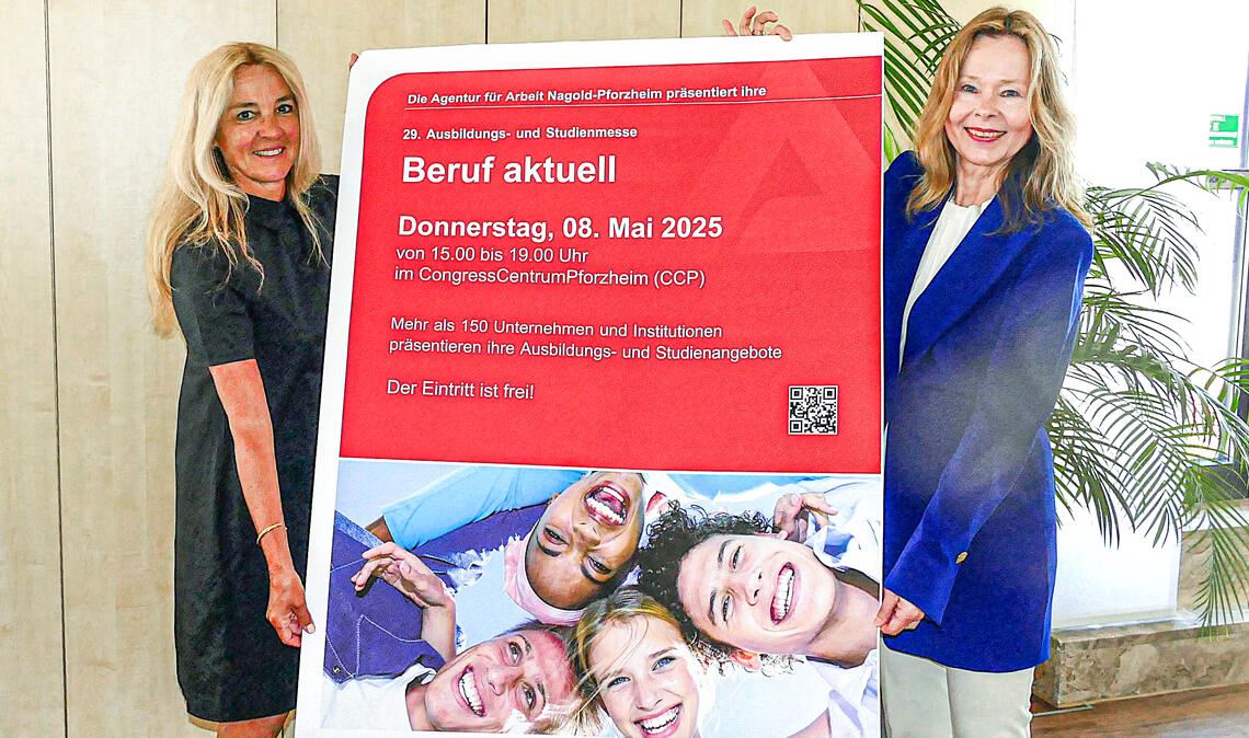 Werben für den Besuch der Ausbildungs- und Studienmesse „Beruf aktuell“ am 8. Mai im CCP: Geschäftsführerin der Agentur für Arbeit Pforzeim-Nagold, Martina Lehmann (re.) und Iris Dreyer vom Arbeitgeberservice der Agentur. Foto: Peche