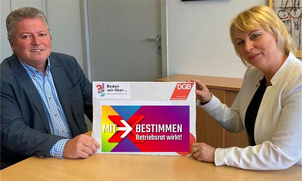 Werben für die Betriebsratswahlen im Frühjahr: der Vorsitzende des DGB-Kreisverbands, Franz Herkens, und die DGB-Regionssekretärin Susanne Nittel. Foto: Peche