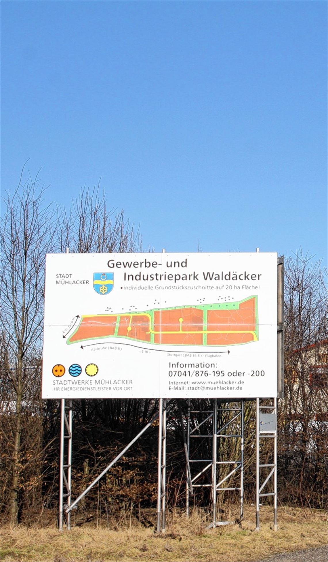 Werbetafel fürs Gewerbegebiet Waldäcker – aber hier wird der Platz langsam knapp. Archivfoto: Sadler