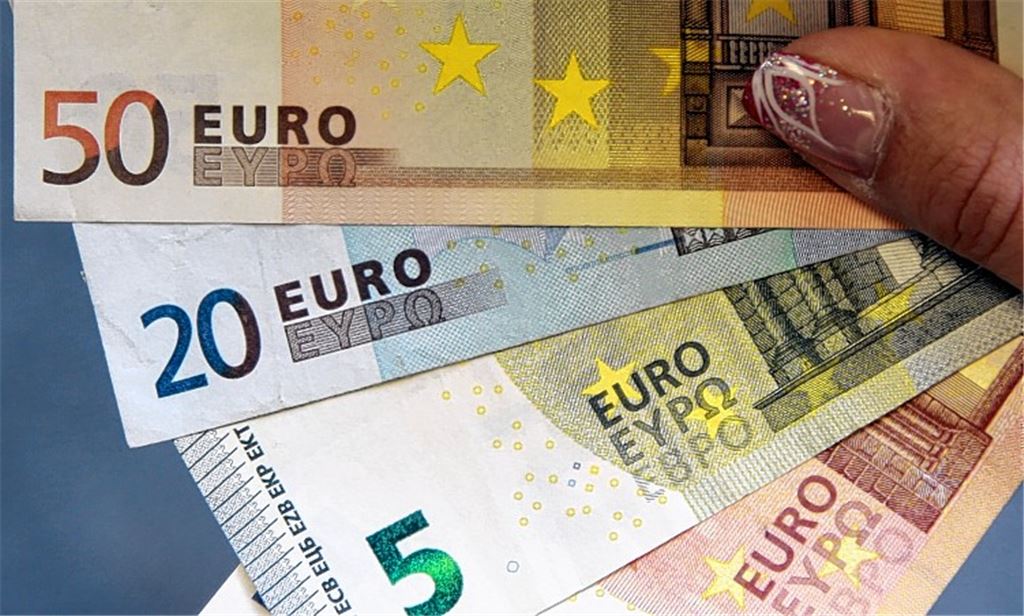 Werden die Griechen der Gemeinschaftswährung oder gar der EU den Rücken kehren? Gunther Krichbaum will das unbedingt vermeiden, sieht jedoch die Regierung in Athen am Zug.