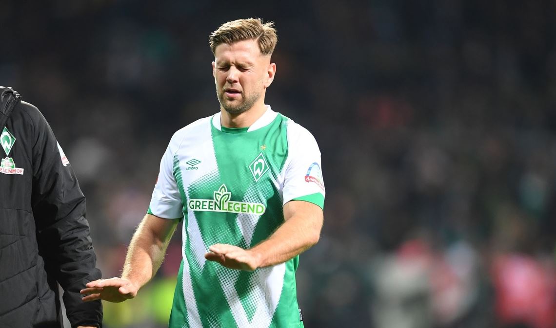 Werders Niclas Füllkrug geht in die Pause.