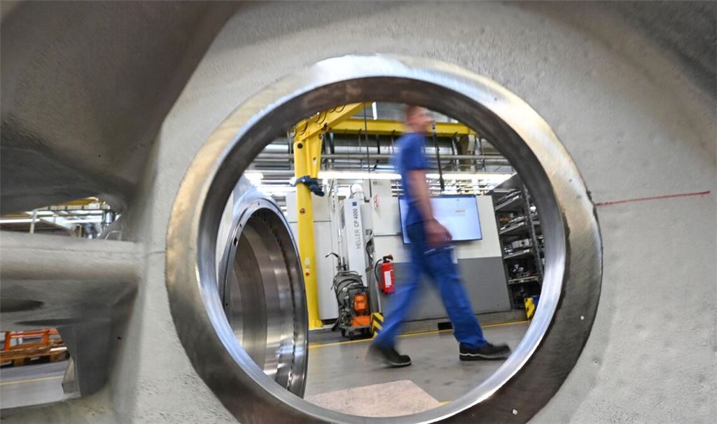 Werkzeugmaschinen werden in einer Werkhalle des Maschinenbauers Heller in Nürtingen gefertigt. (Archivbild)
