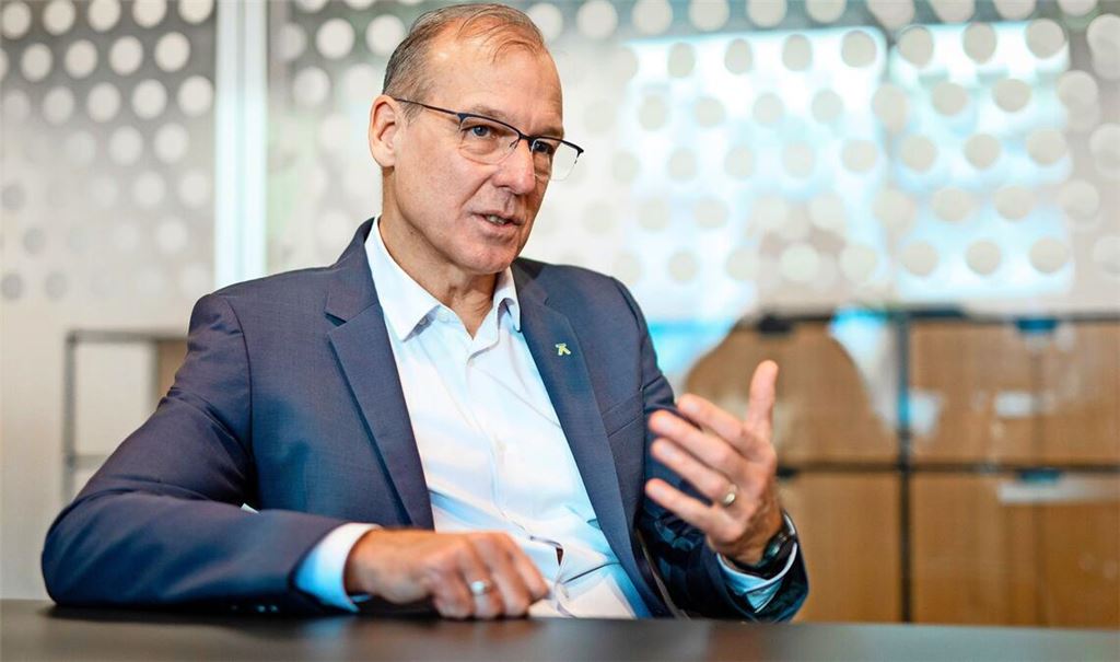 Werner Götz, CEO von TransnetBW, sieht in Freileitungen den Schlüssel für eine schnellere und bezahlbare Energiewende.