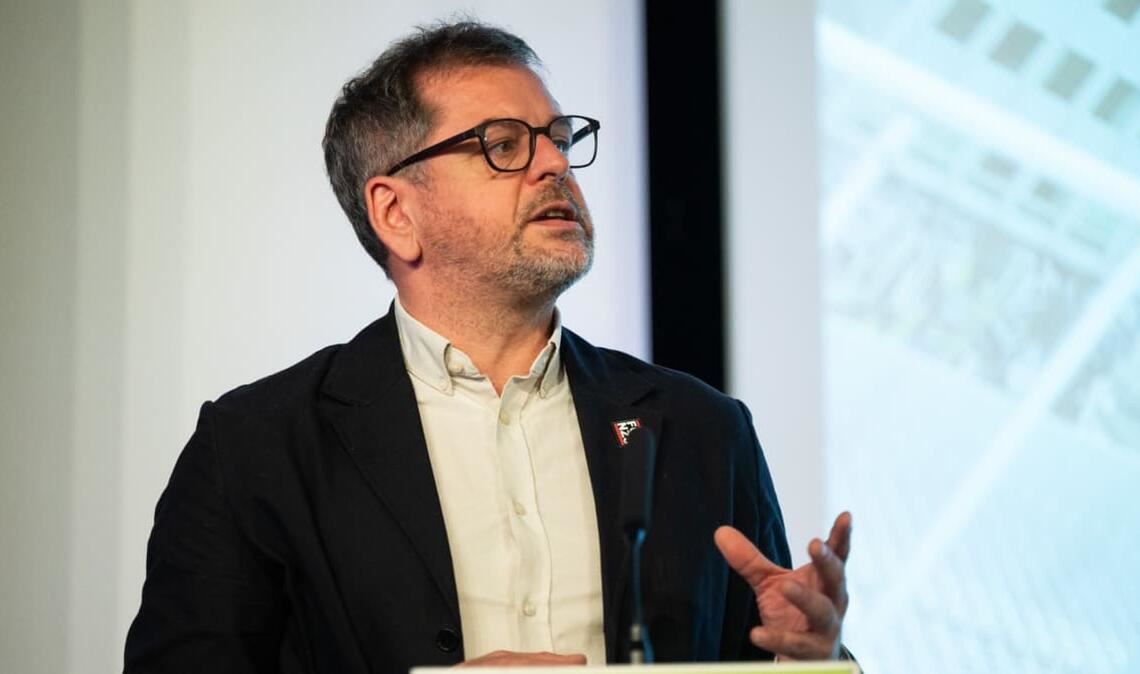 Werner Graf (Bündnis 90/Die Grünen), Co-Vorsitzender der Grünen Fraktion im Berliner Abgeordnetenhaus, spricht bei einer Sitzung vom Landesausschuss von (Bündnis 90/Die Grünen) in Berlin.