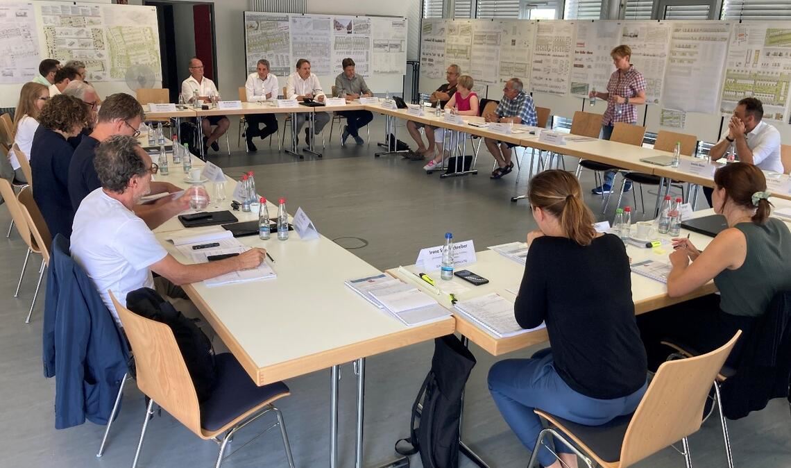 Wettbewerb „Ziegelhöhe“: Das Preisgericht tagt und prämiert Vorschläge zum Hochbau und auch zur Gestaltung des Freigeländes. Foto: Stadt Mühlacker