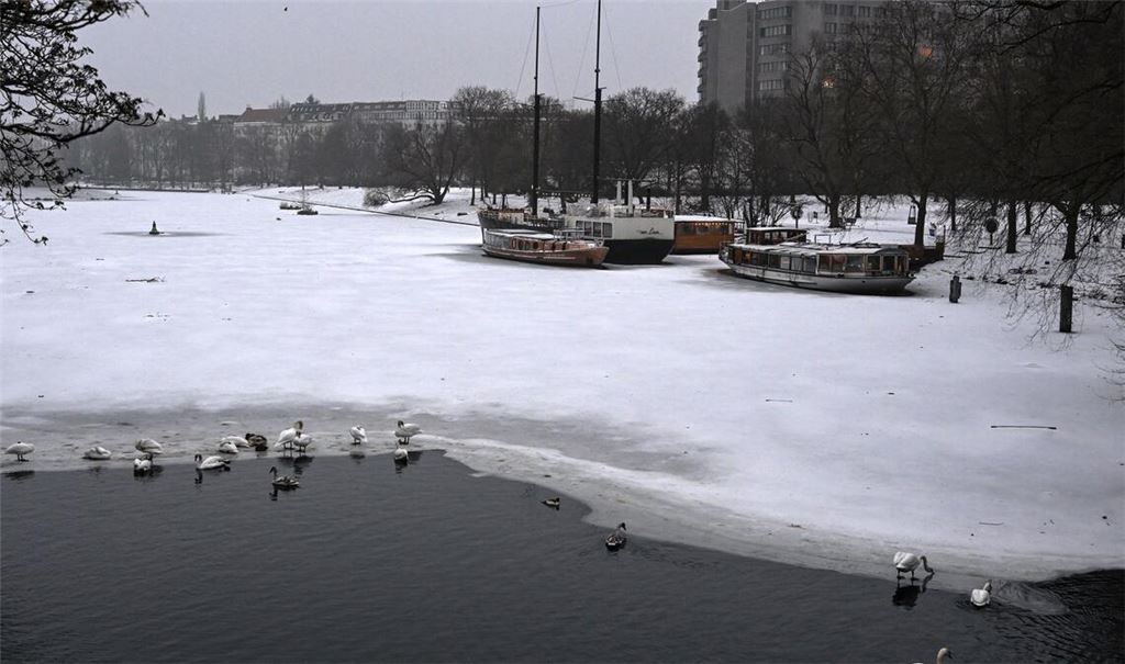 Wetter weiter zweigeteilt: Dauerfrost im Nordosten und fast frühlingshaft mild im Westen.