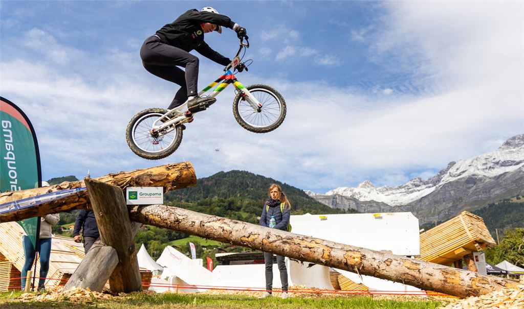 Wettkampf mit Blick auf den Mont Blanc: Nina Reichenbach aus Ötisheim holt in Frankreich Platz zwei beim Weltcup.