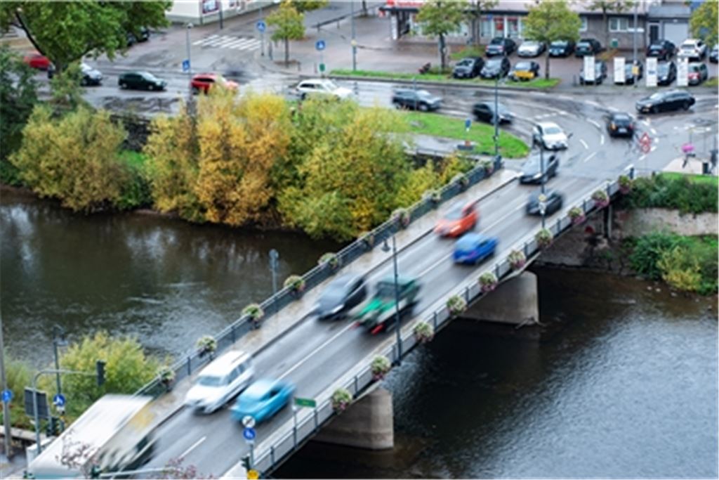 Wichtige Verbindung zwischen der Mühlacker Kernstadt und Dürrmenz: die Herrenwaagbrücke, die bald ausgedient hat. Archivfoto: Fotomoment