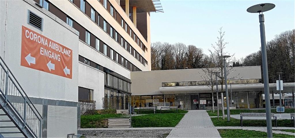 Wie das Landratsamt Enzkreis, das sich auf das Sozialministerium Baden-Württemberg bezog, mitteilte, wurde der Verstorbene im Pforzheimer Helios-Klinikum behandelt.Roth