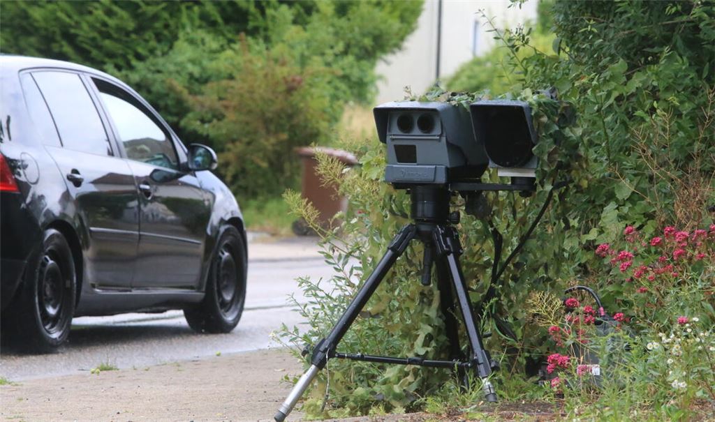Wie der Enzkreis so setzt auch die Stadt Mühlacker bei der Geschwindigkeitsüberwachung schwerpunktmäßig auf mobile Kontrollen. Stationäre „Superblitzer“ gibt es dagegen nur am früheren Unfallschwerpunkt an der innerstädtischen B10. Symbolbild: Archiv