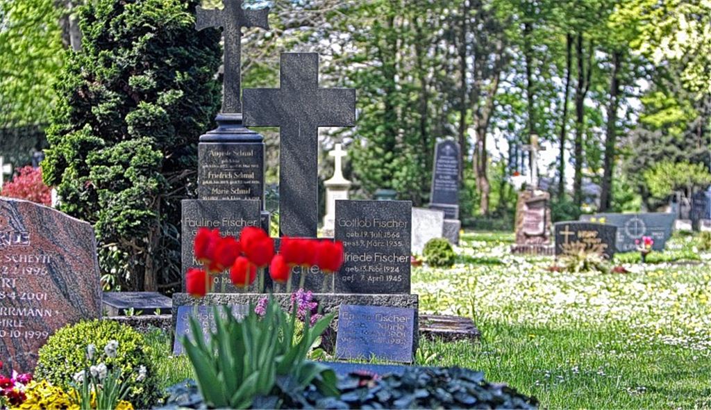 Wie ein kleiner Park: Die Gemeinde Illingen will ihren Alten Friedhof an der Mühlacker Straße aufgeben. Foto: Goertz