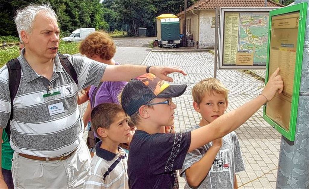 Wie funktioniert das Stellwerk – und wie der Fahrplan? Der Ausflug mit Matthias Lieb vom VCD liefert die Antworten. 