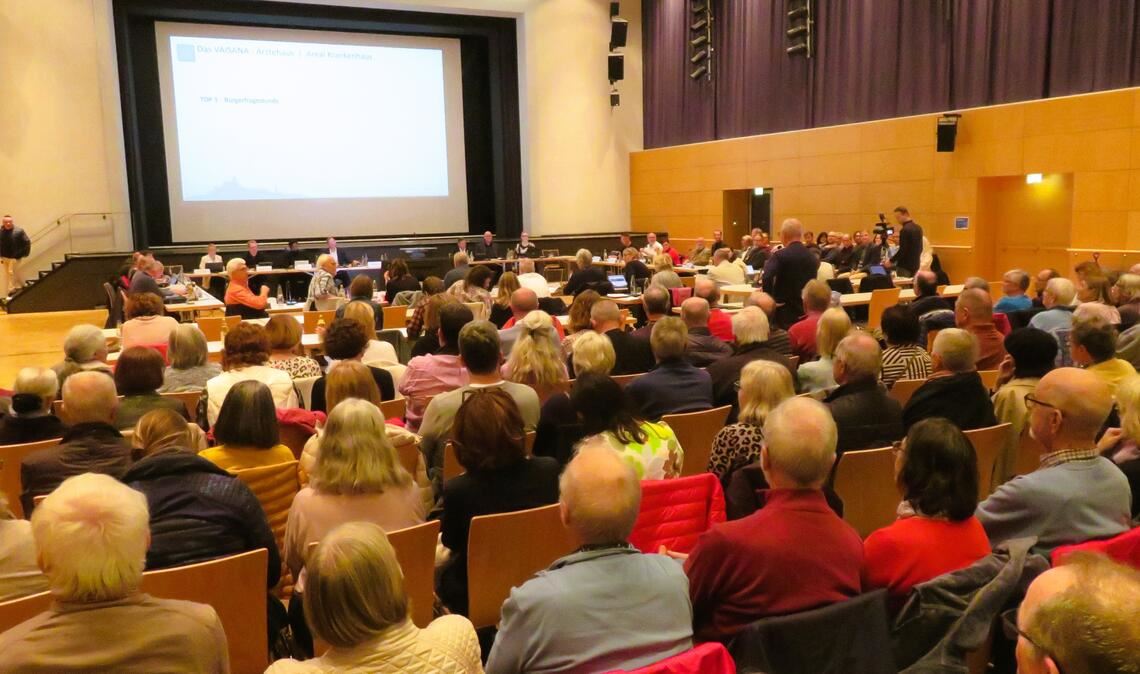 Wie geht es weiter mit dem Ärztehaus? Das Interesse der Öffentlichkeit ist groß. Foto: Arning