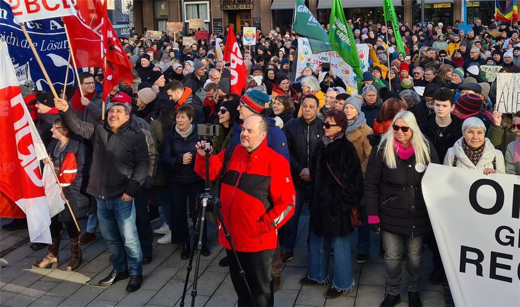Wie hier in Pforzheim am vergangenen Samstag wollen verschiedene Gruppen Anfang Februar auch in der Senderstadt gegen Rechts und gegen die AfD demonstrieren. Foto: Archiv