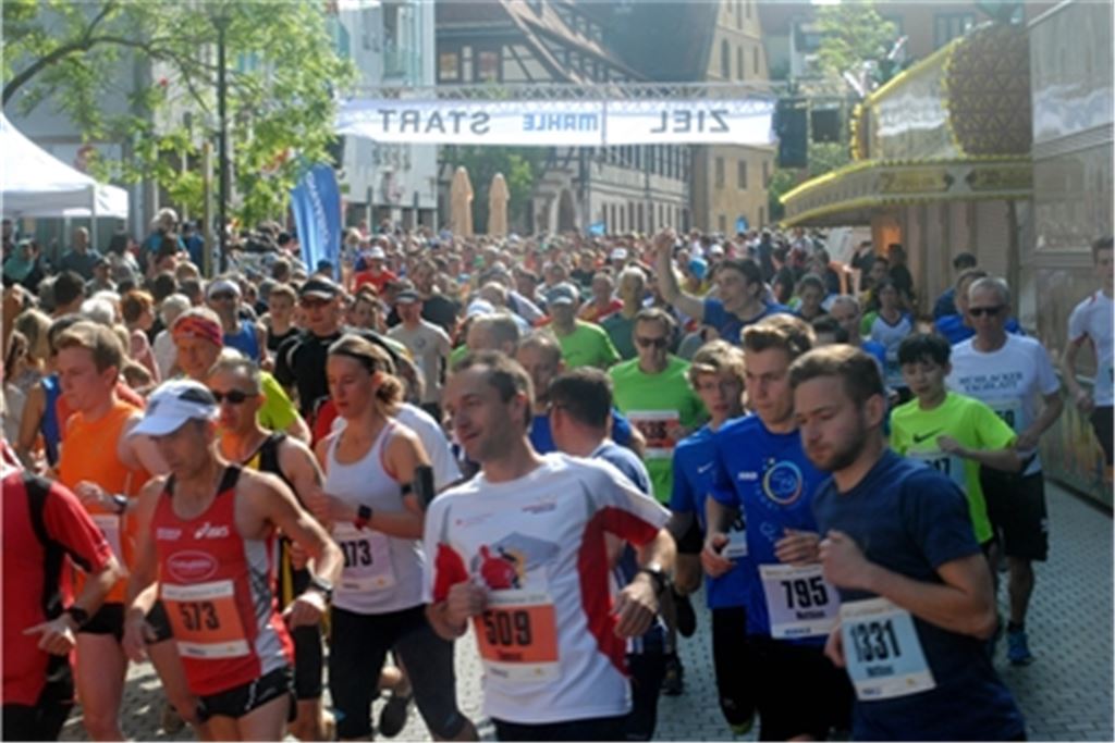 Wie in der Vergangenheit – hier 2018 – gehen auch in diesem Jahr wieder mehrere Hundert Ausdauersportler beim Mühlacker Mahle-Lauf auf die Strecke. Archivfoto: Stahlfeld