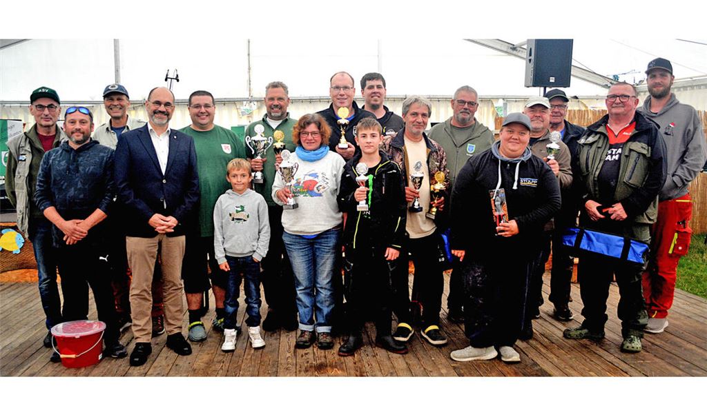 Wie jedes Jahr gibt es für erfolgreiche Teilnehmer einen Pokal. Foto: Stahlfeld