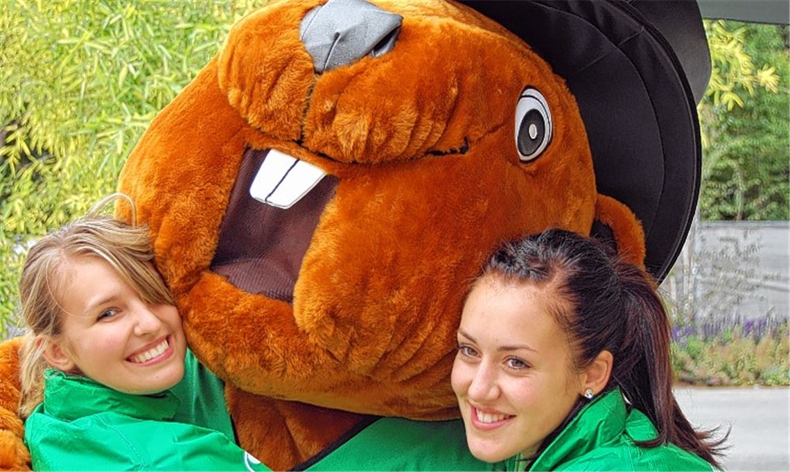 Wie kuschelig! In Horb am Neckar setzten die Verantwortlichen bei der Gartenschau auf „Necky“. Das flauschige Wesen wurde zum beliebten Markenzeichen, das noch heute zum Einsatz kommt. 