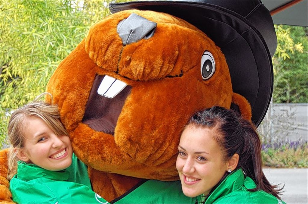 Wie kuschelig ! In Horb am Neckar setzten die Verantwortlichen bei der Gartenschau auf „Necky“. Das flauschige Wesen wurde zum beliebten Markenzeichen, das noch heute zum Einsatz kommt. Foto: privat