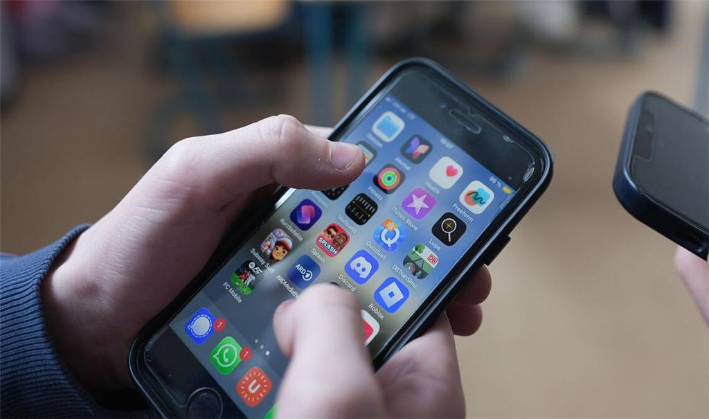 Wie oft, wie viel, wie lang? Die Nutzung digitaler Medien ist zwischen Eltern und ihren Kindern oft ein wunder Punkt. (Archivbild)