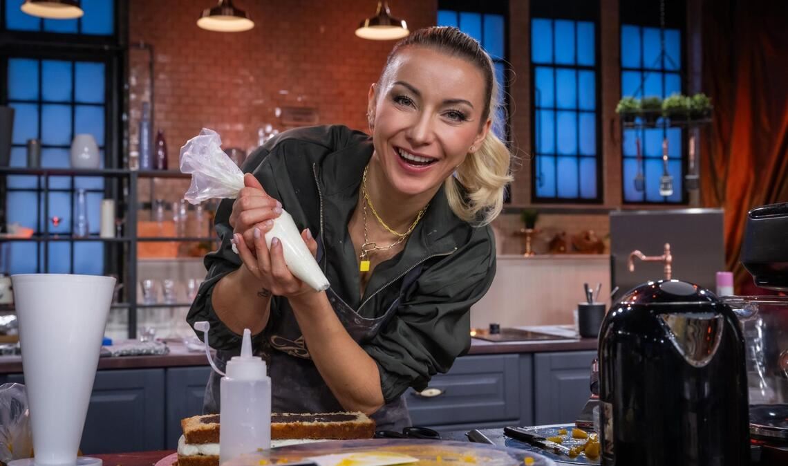 Wie schlagen sich Anna-Carina Woitschack und die anderen Promis in Folge 6?