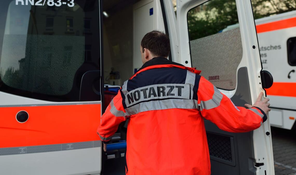 Wie schnell müssen Rettungswagen und Notärzte im Land am Einsatzort sein? Eine neue Regelung ist jetzt gekippt.