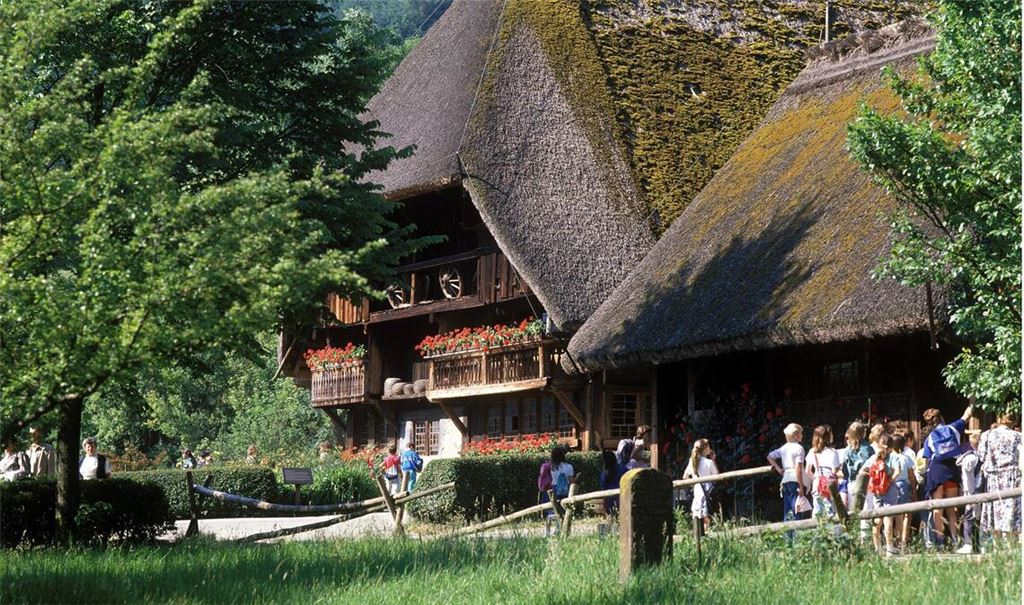 Wie sieht es unterm Walmdach eines typischen Schwarzwaldhofs aus? Im Freilichtmuseum Vogtsbauernhof erfährt man es.