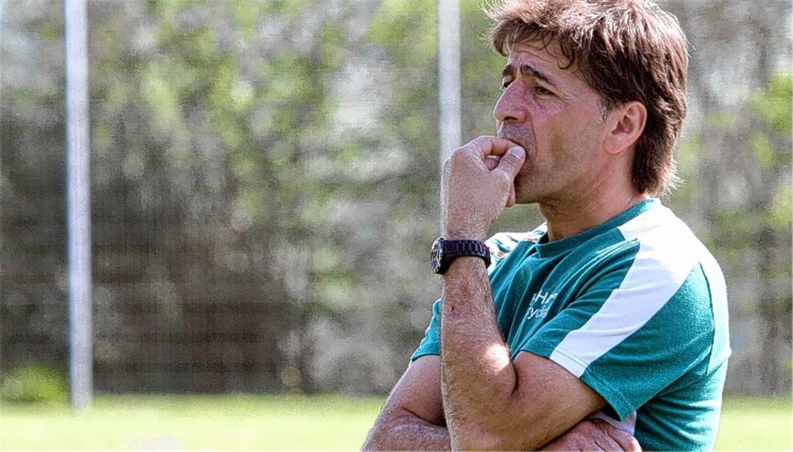 Wieder mal eine Saison zum Zittern: Sternenfels Trainer Imam Özalp ist die Anspannung anzusehen. Foto: Eigner