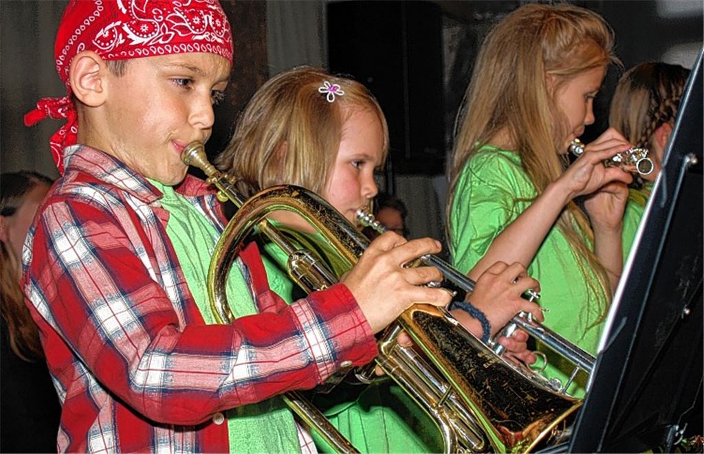 Wieder mittendrin dabei: „Bühne frei“ heißt es für Graziano, nicht nur für diesen Abend, auch für seine Zukunft. Für ihn ist dieser Auftritt ein wichtiger und großer Schritt in sein Leben nach dem Unfall. Foto: Filitz