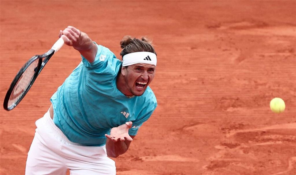 Wieder raus im Halbfinale: Alexander Zverev verlor erneut gegen Jannik Sinner.