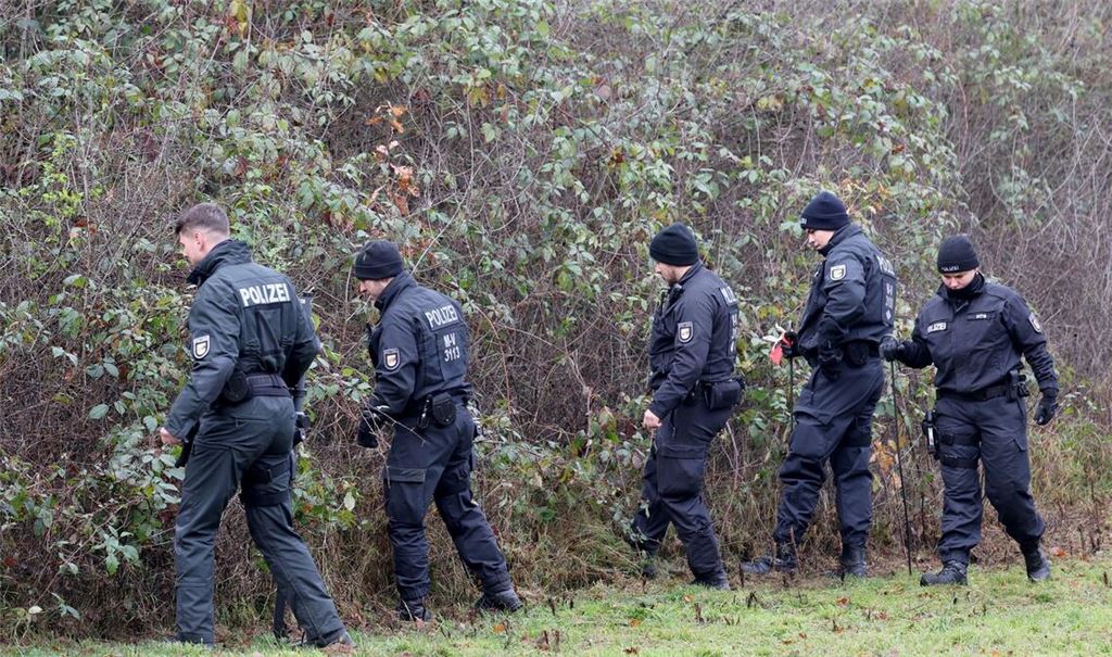 Wiederholt nahm die Polizei den Fundort von Fabians Leiche und das Umfeld unter die Lupe. (Archivbild)