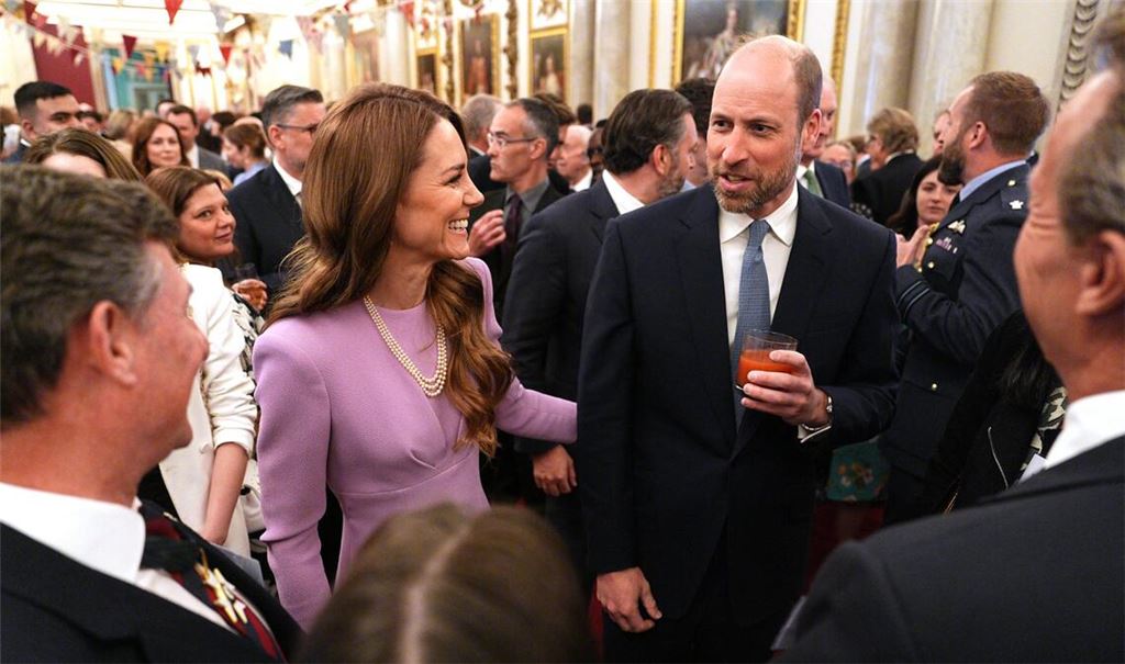 William und Catherine, Prinz und Prinzessin von Wales, während eines Empfangs im Buckingham Palace, London, zur Feier des 100. Geburtstages von Königin Elisabeth II.