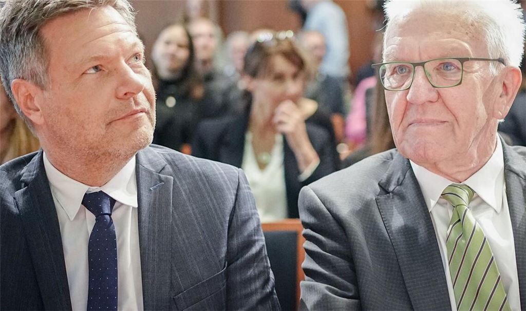 Winfried Kretschmann kritisiert Robert Habeck (links).