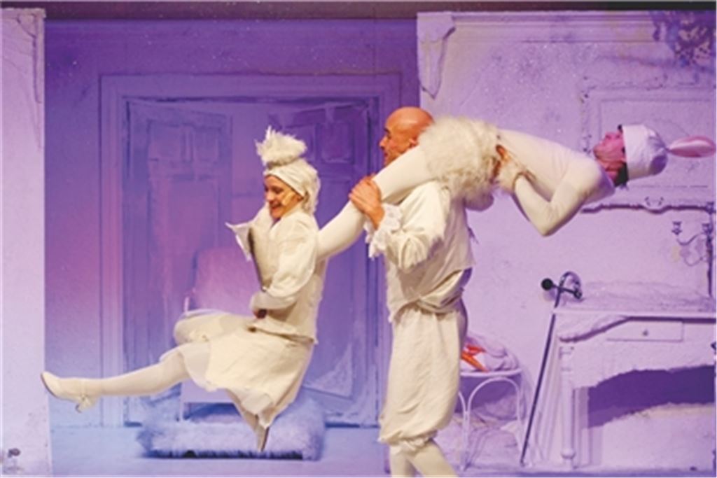 „Wintercircus-Wonderland“ ist passé: Das artistische Programm im Uhlandbau mit barock angehauchten Kostüme fällt am 1. Dezember aus. Foto: Archiv
