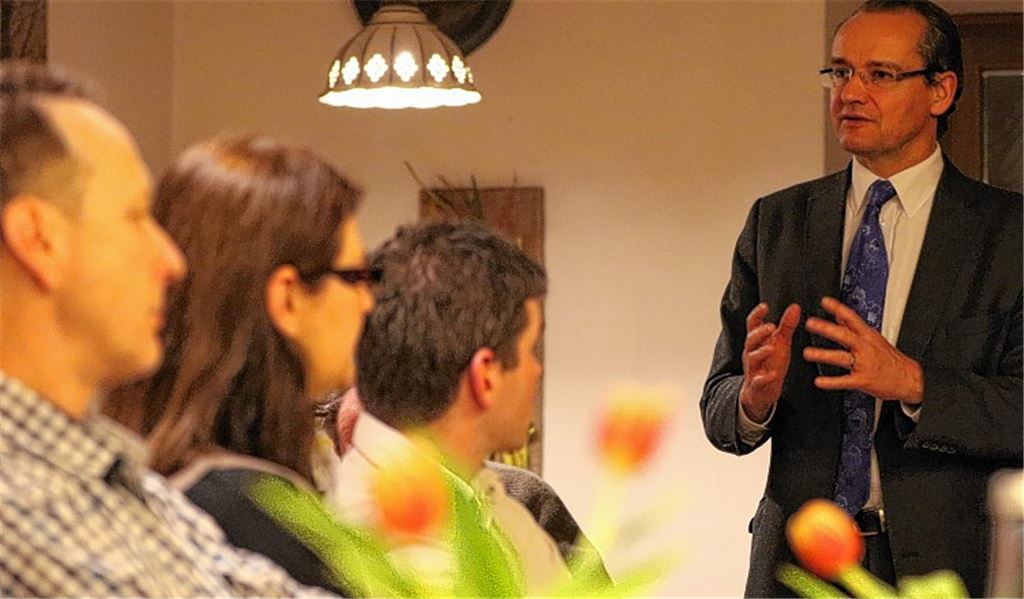 Parteibasis stellt unbequeme Fragen