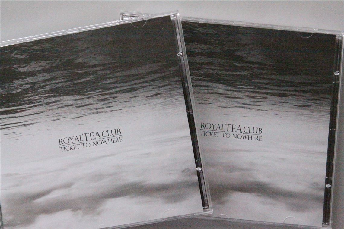 Wir verlosen zwei CDs der alternativen Rock-Band Royal Tea Club.