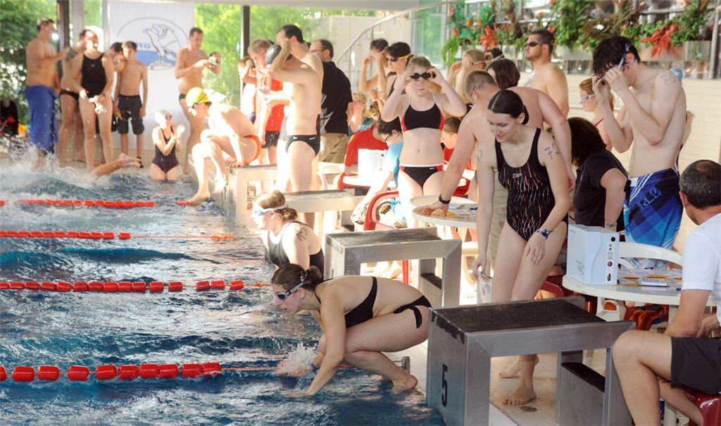„Wir würden uns freuen, wenn Vereine aus der Region die Chance nutzen, Nachwuchsmannschaften anzumelden“, sagt Organisator Moritz Speidel 24-Stunden-Schwimmen der DLRG-Ortsgruppe Mühlacker. Foto: Archiv