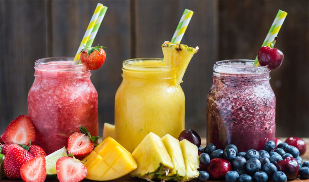 Wir zeigen Ihnen 6 Methoden, wie Sie Slush-Eis selber machen können und verraten Ihnen 10 Slushy-Rezepte mit und ohne Maschine.