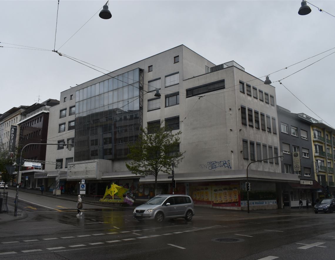 Wird abgerissen: das frühere Sinn-Leffers-Gebäude in Pforzheim.Myroshnichenko