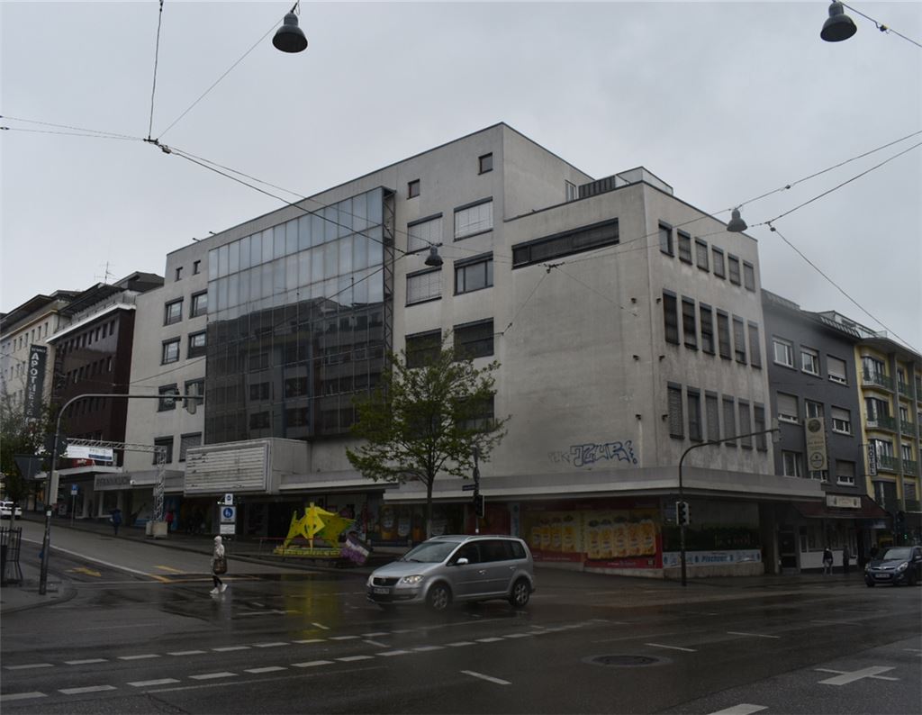 Wird abgerissen: das frühere Sinn-Leffers-Gebäude in Pforzheim.Myroshnichenko