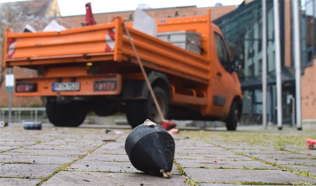 Wird das neue Jahr ein Kracher? Jedenfalls ist zu Silvester wieder mit einem erhöhten Müllaufkommen zu rechnen. Symbolbild: Archiv