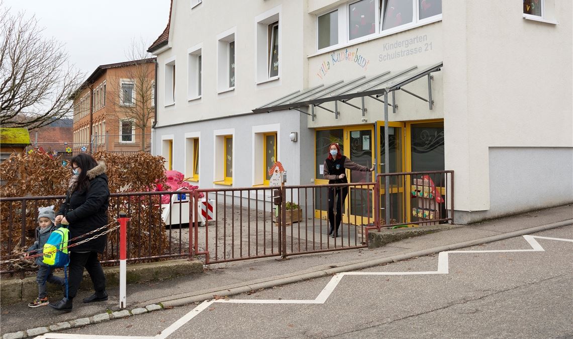 Wird grundlegend saniert: der Kindergarten „Villa Kunterbunt“ an der Schulstraße in Dürrmenz. Foto: Fotomoment
