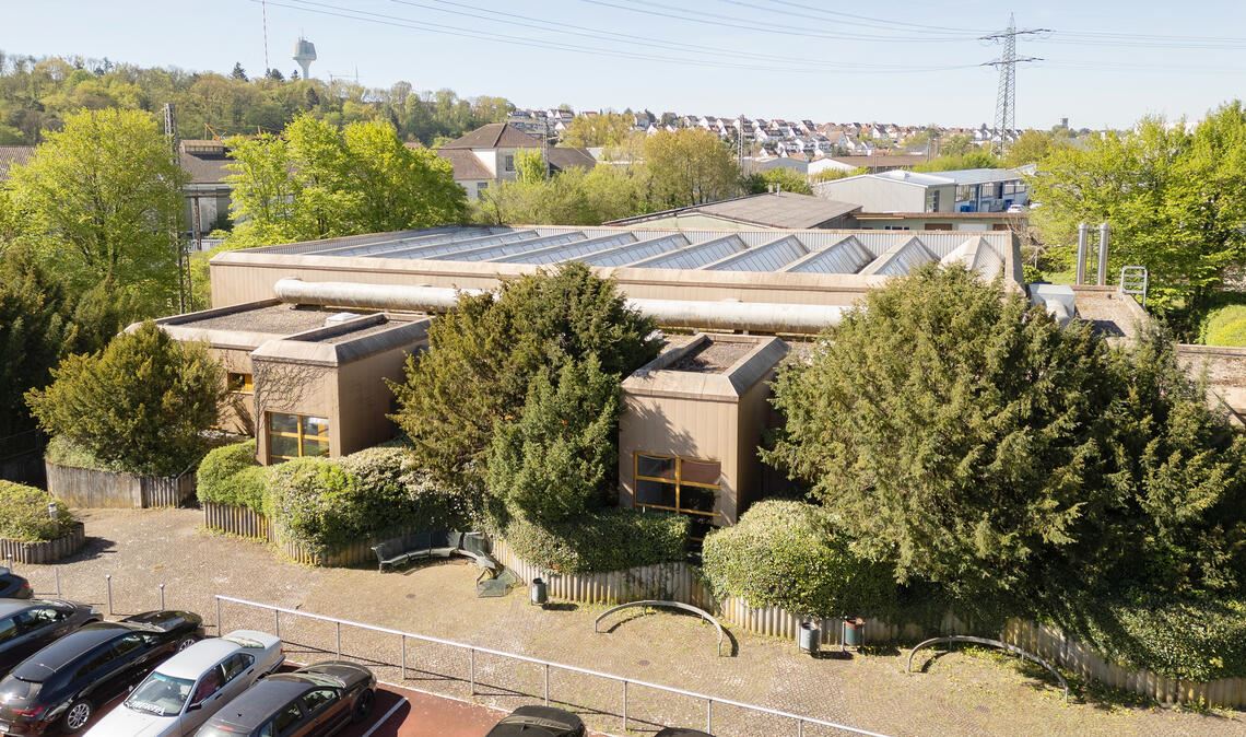 Wird mit Hilfe von Bundesmitteln saniert: die Sporthalle der Berufsschule. Foto: Fotomoment