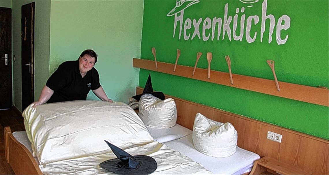 Wirtschaftliche Belebung sorgt für volle Betten: Karin Frommherz, Juniorchefin des Hotel-Restaurants „Scharfes Eck“, freut sich über die steigende Zahl von Übernachtungsgästen.