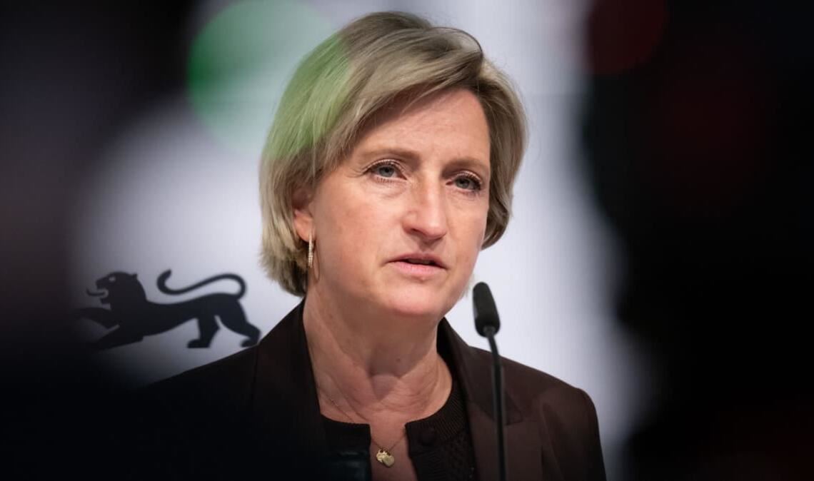 Wirtschaftsministerin Nicole Hoffmeister-Kraut (CDU) ist dem Parlament noch Antworten zu einer Coronahilfe an ihren Heimatverein, die TSG Balingen, schuldig.