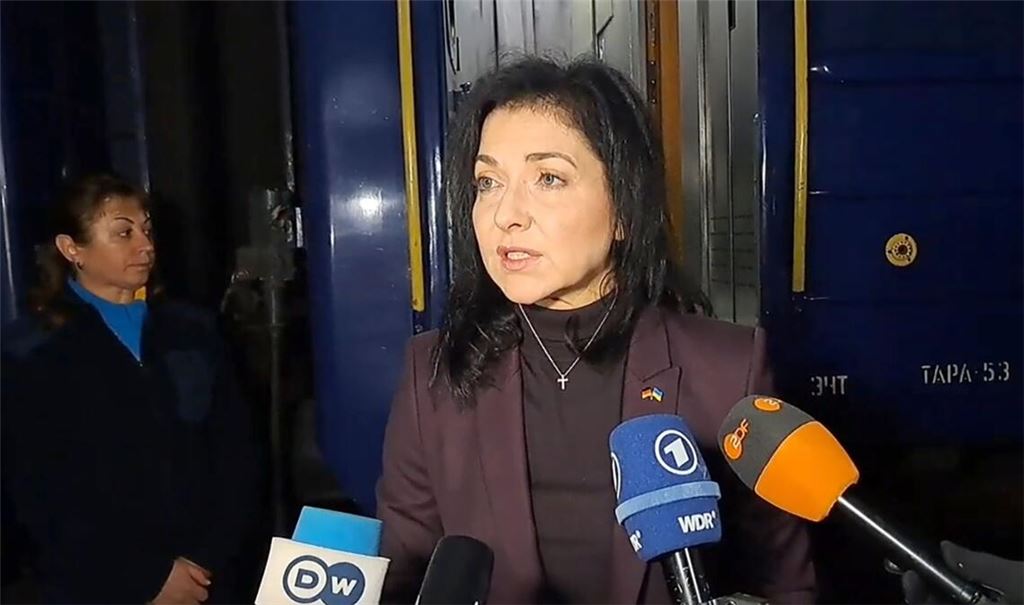 Wirtschaftsministerin Reiche musste in der Nacht wegen des Raketenalarms in Kiew in einen Schutzkeller.